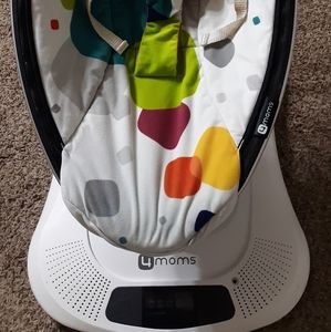 4Moms MamaRoo Multi-motion baby swing with Plush Seat